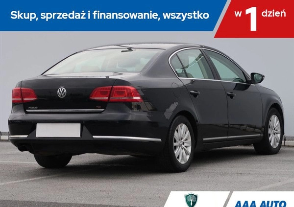 Volkswagen Passat cena 21000 przebieg: 308122, rok produkcji 2012 z Złoty Stok małe 379